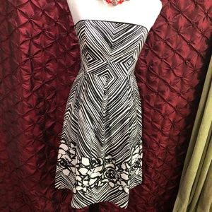 💥White House Black Market Strapless Chic Dress💥